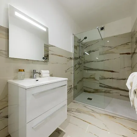 3 Apartment *