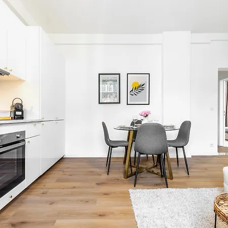 Apartment 3 *